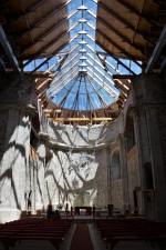 Skleněná střecha kostela v Neratově