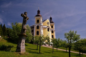 Neratov, unikátní kostel se skleněnou střechou