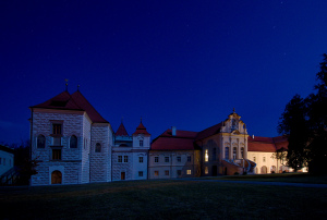 Noční pohled na Trčkův hrad v Želivě